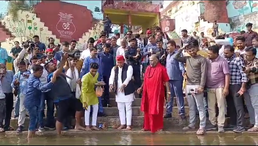 अखिलेश को सुनने वाला कोई नहीं