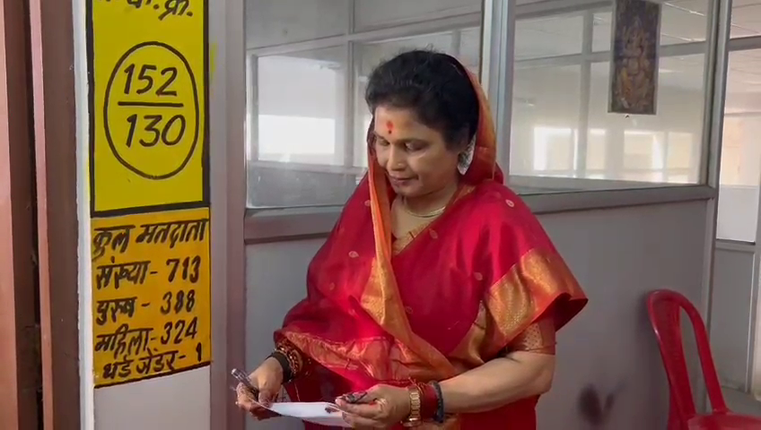 मध्यप्रदेश में वोटिंग जारी