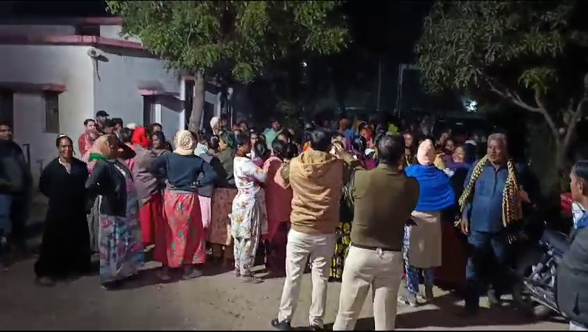 चुनाव को लेकर दो परिवार आपस में भिड़े