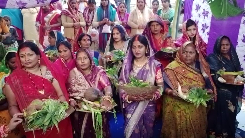 एक दर्जन घाटों पर हुई छठ पूजा