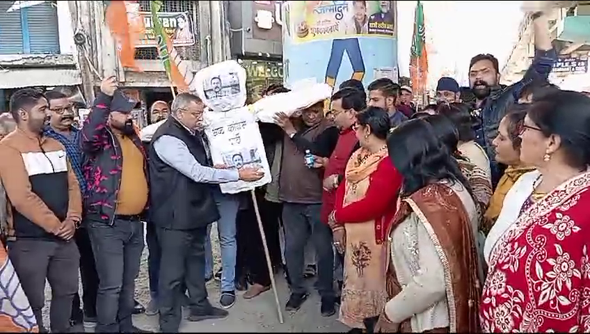 कांग्रेस सांसद के ठिकानों से मिले तीन सौ करोड़