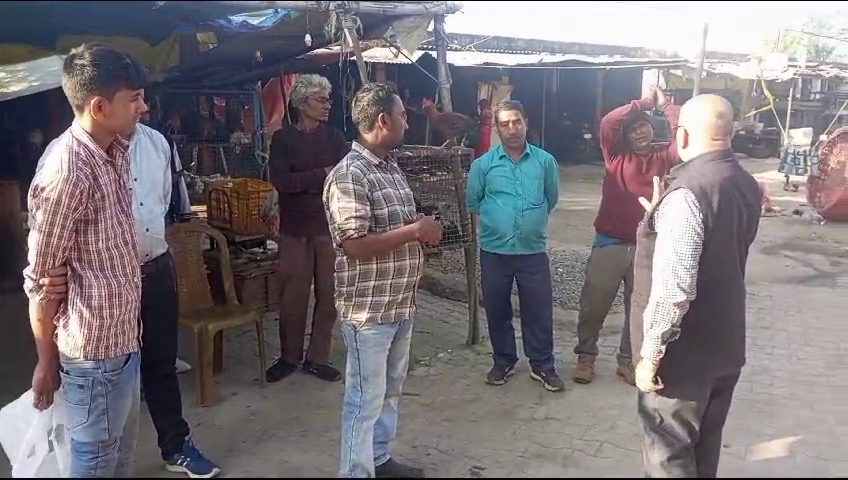 खुले में मांस -मछली बेचने वालों पर एक्शन