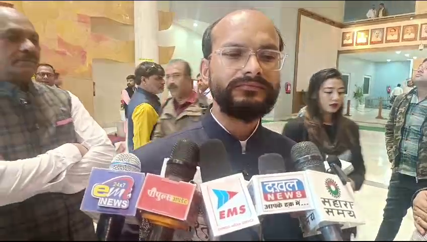 भारतीय आदिवासी पार्टी के  विधायक कमलेश्वर डोडियार