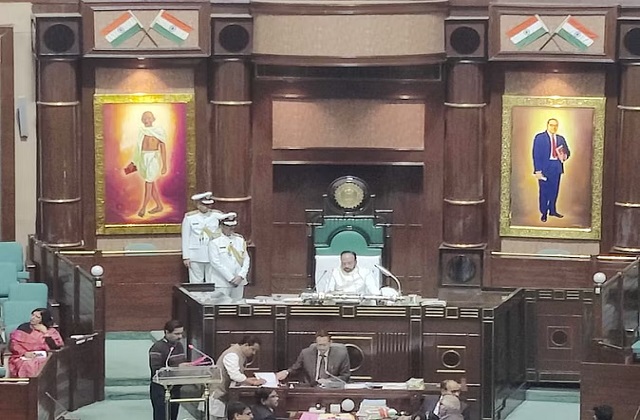 विधानसभा से हटाया गया नेहरू का चित्र