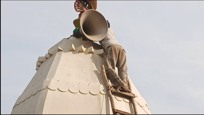 धार्मिक स्थलों से हटाए गए लाउडस्पीकर