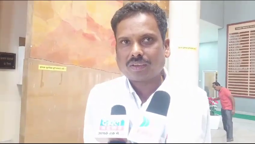 सरकार लगातार ले रही है बड़ा  कर्ज