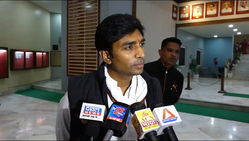 मोहन सरकार से नाखुश कांग्रेस