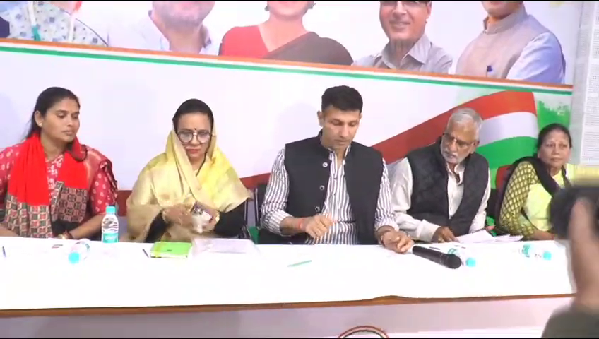 जीतू पटवारी ने महिला कांग्रेस के साथ की बैठक