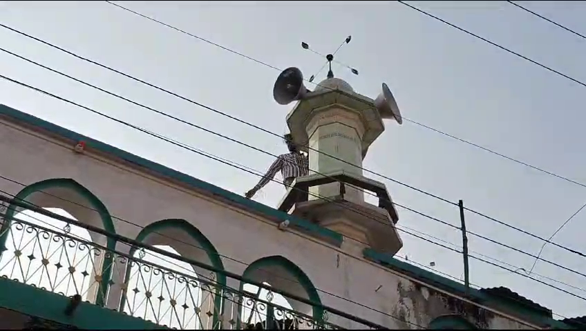 धर्मिक स्थलों से हटे लाउडस्पीकर