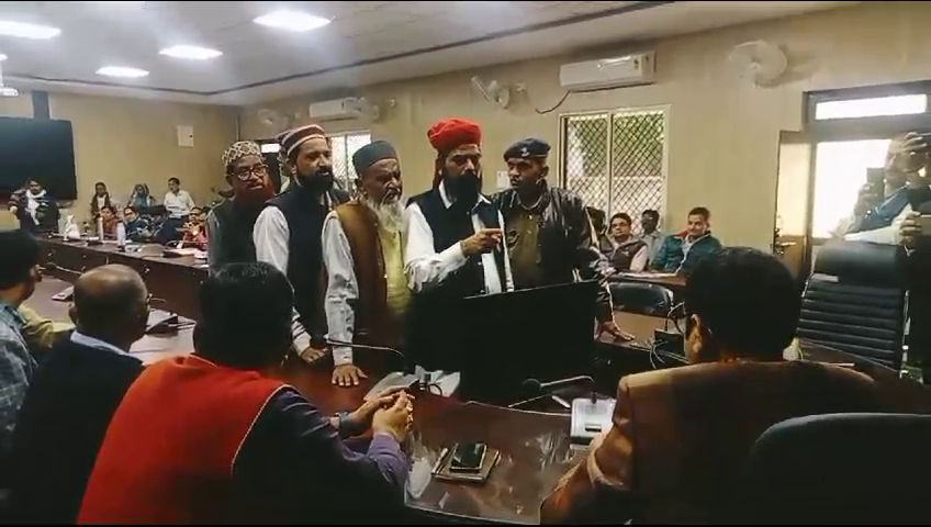 मुख्यमंत्री मोहन यादव के आदेश का विरोध