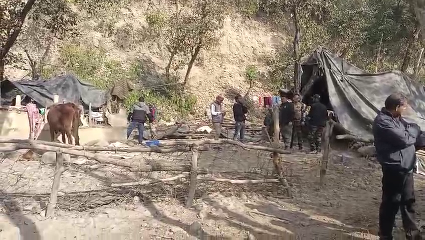 वन गुर्जरों पर  चला वन विभाग का डंडा