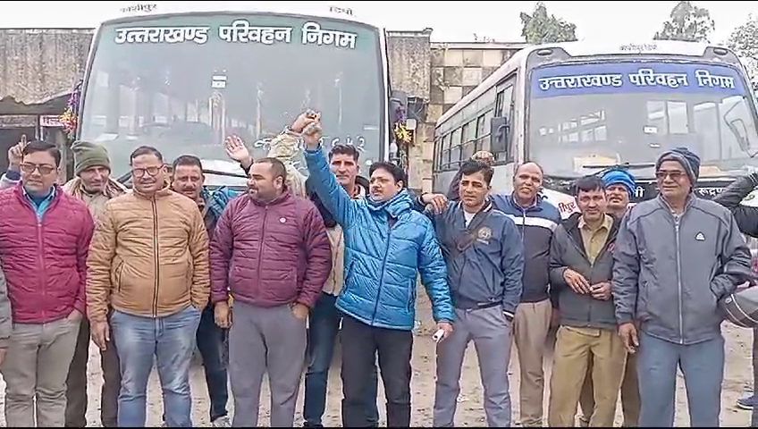  उत्तराखंड रोडवेज कर्मचारियो ने हड़ताल पर
