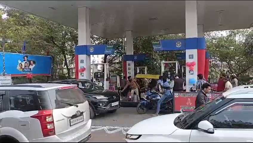 लक्ष्मण सिद्ध मंदिर में श्रद्धालुओं की उमड़ी भीड़