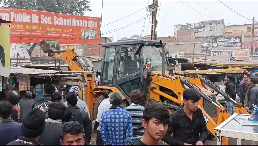 अतिक्रमण हटा तो गंदगी साफ़ हुई