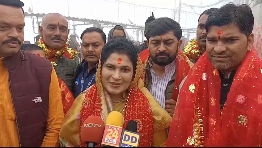 कृष्णा गौर पहुंची माँ शारदा के दरबार में