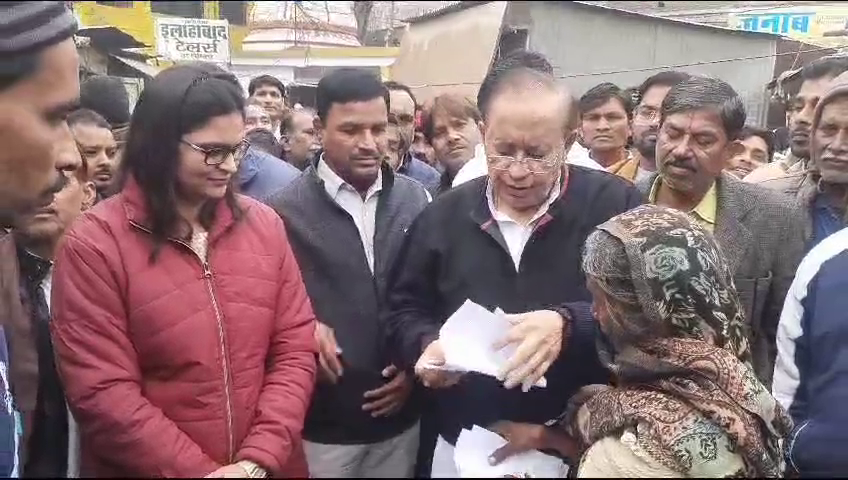 राजेंद्र सिंह अतिक्रमणकारियों के साथ