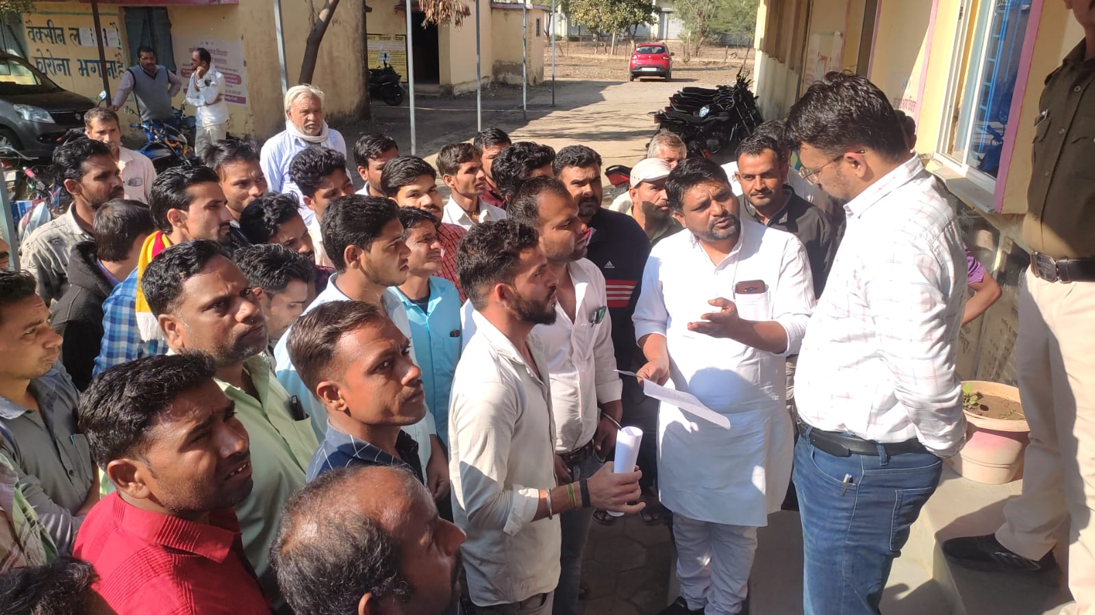 सेल कंपनी ने किया काम बंद