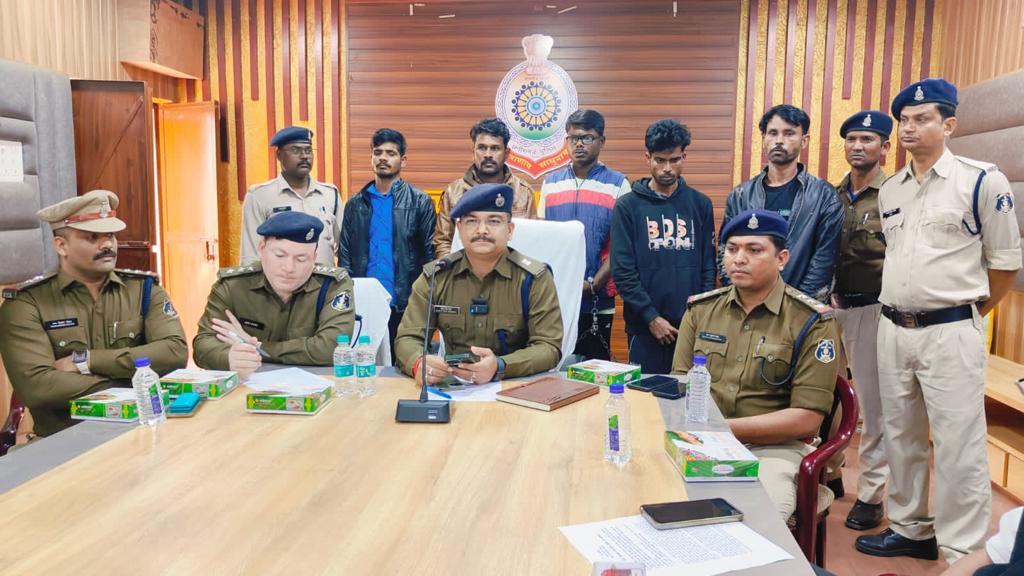 अन्तर्राज्यीय डीजल चोर  गिरफ्तार