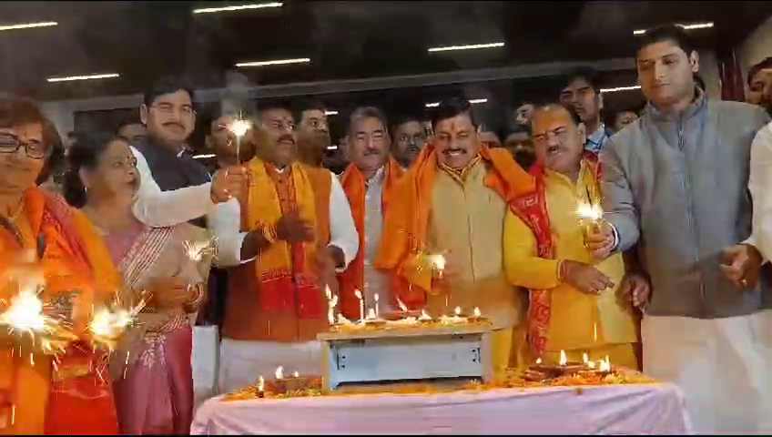 मुख्यमंत्री आवास में प्राण प्रतिष्ठा का जश्न