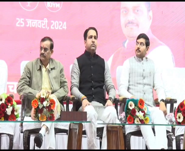 मध्य प्रदेश में 460 स्थानों पर नव मतदाता सम्मेलन