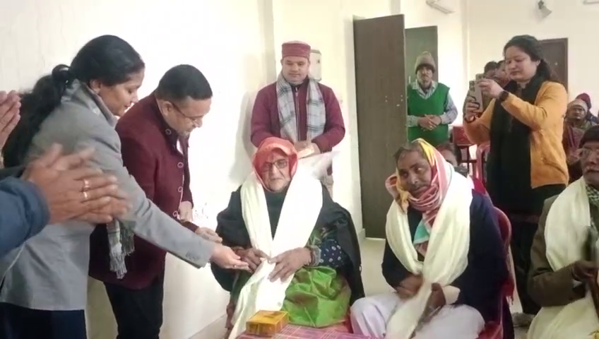 बुजुर्ग मतदाताओं का सम्मान