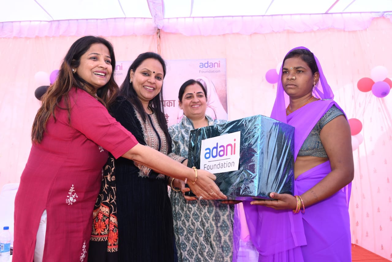 अडाणी फाउंडेशन  का आजीविका कार्यक्रम