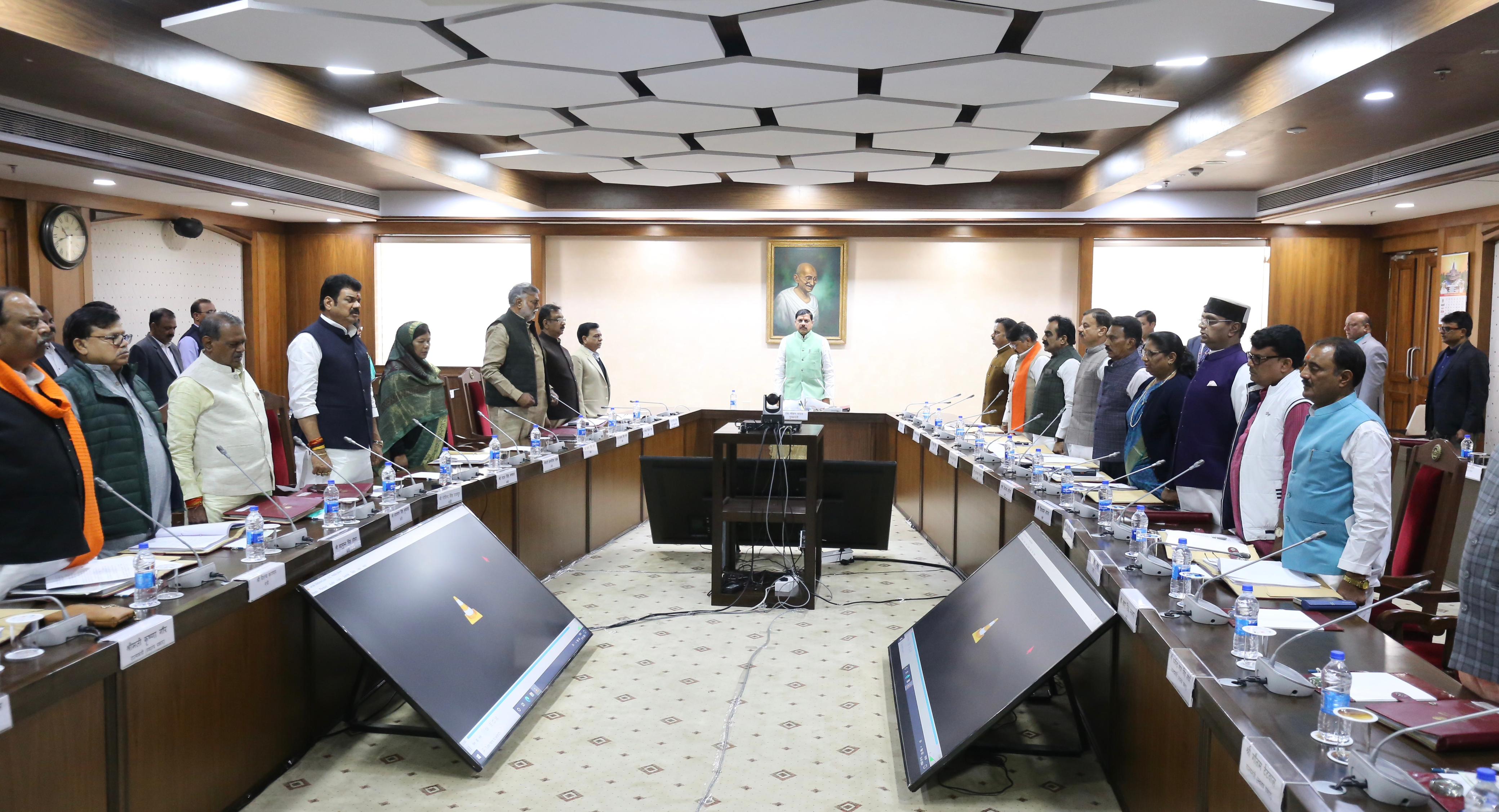 गडकरी के सुझावों पर विचार के लिए  टास्क फोर्स