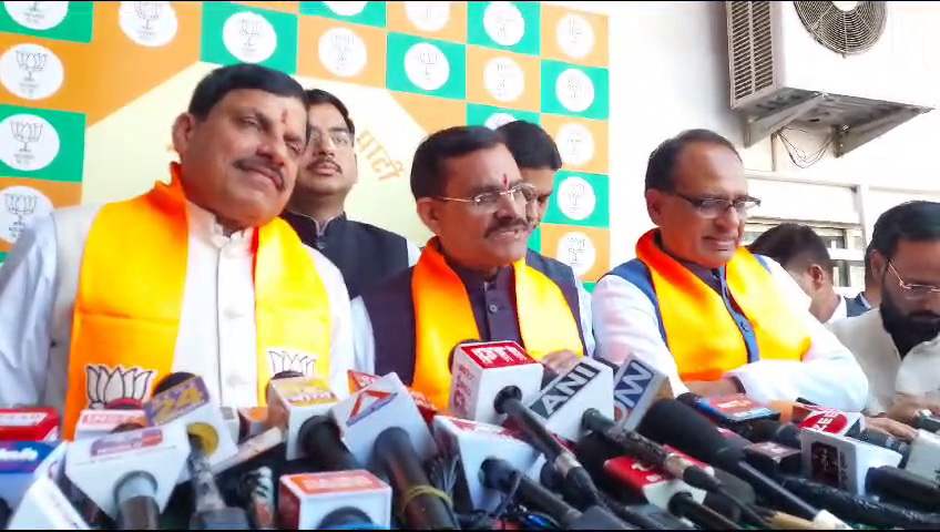 बीजेपी  कार्यालय में क्लस्टर प्रभारियों की बैठक