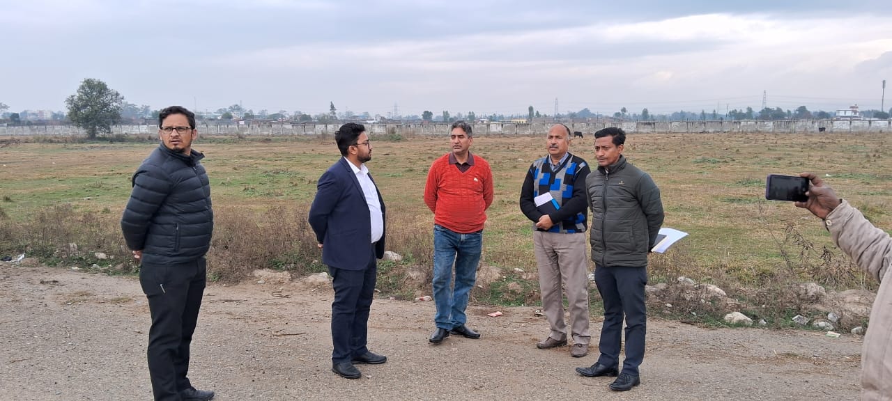 सचिव ने खेड़ा गंज हिमालय फूड इंडस्ट्री का निरीक्षण