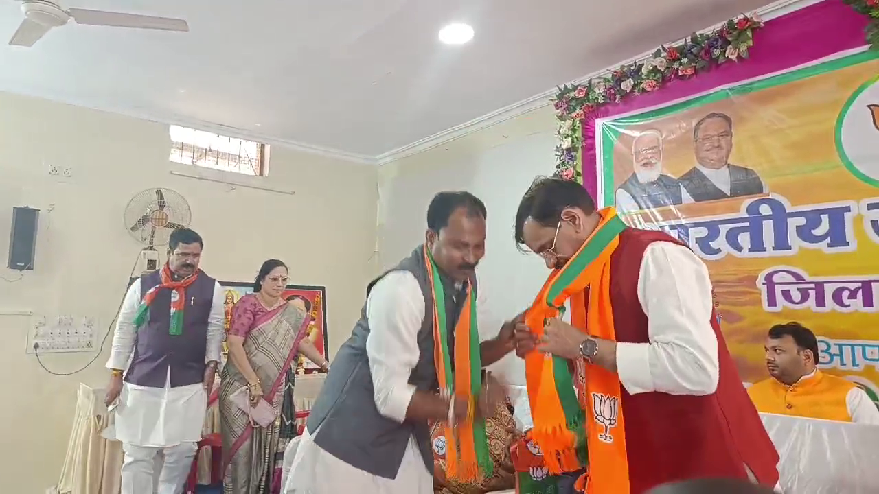 जनजातीय सम्मलेन से चुनावी शंखनाद