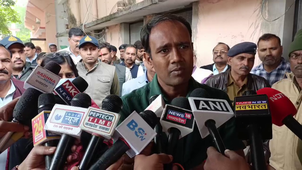 छतरपुर के शिक्षक निकले अधूरे ज्ञान वाले