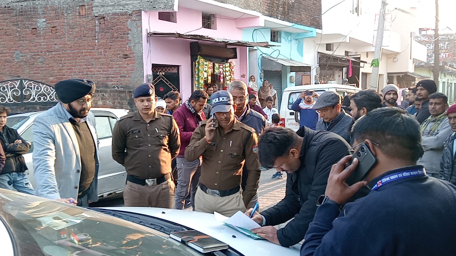 बगैर रजिस्ट्रेशन  के चल रहे डेंटल क्लीनिक पर छापा