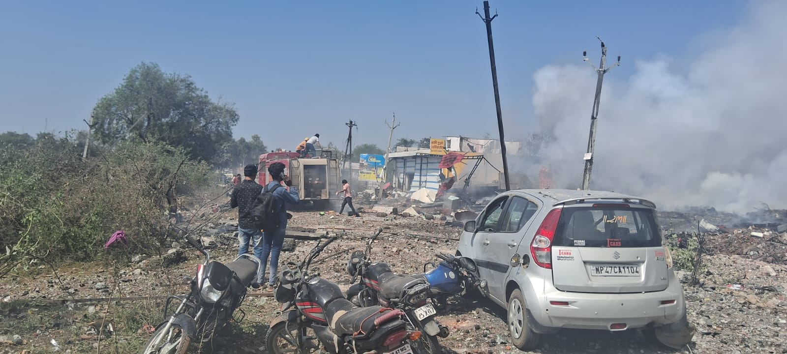 ब्लास्ट के बाद भी नहीं सुधरा व्यापारी