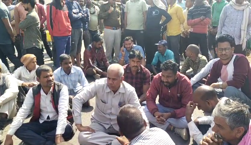   गुस्सए लोगों ने किया चक्का जाम