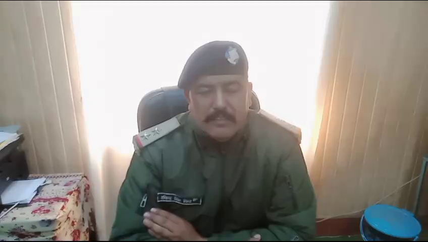 तमंचा लेकर करते थे बिजली के तार चोरी के