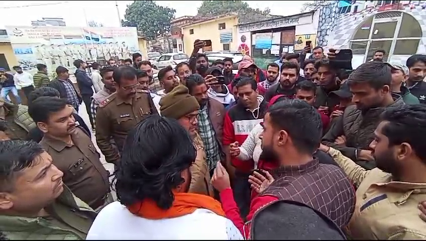 मुस्लिम युवक ने किया हिन्दू लड़की पर हमला