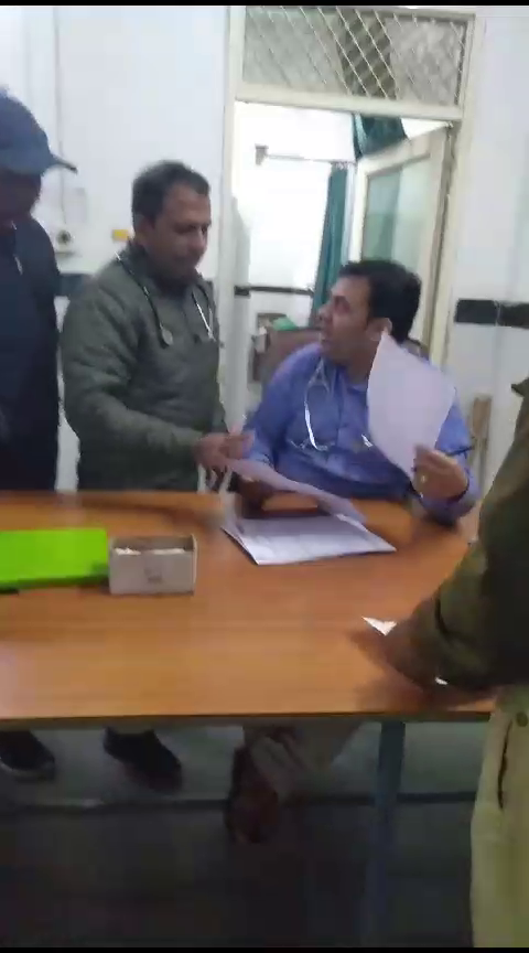 डॉक्टर का अभद्रता वाला  वीडियो वायरल