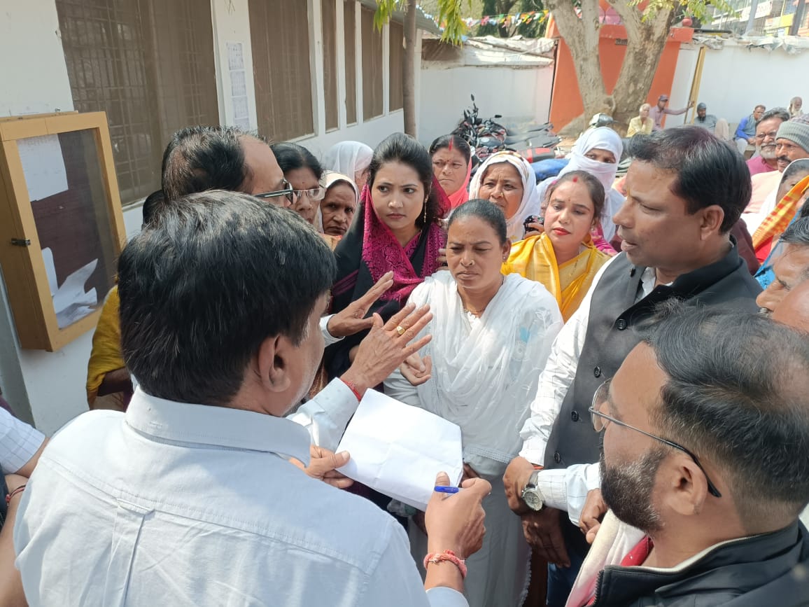 परासिया में माइंस के गंदे पानी की सप्लाई जारी