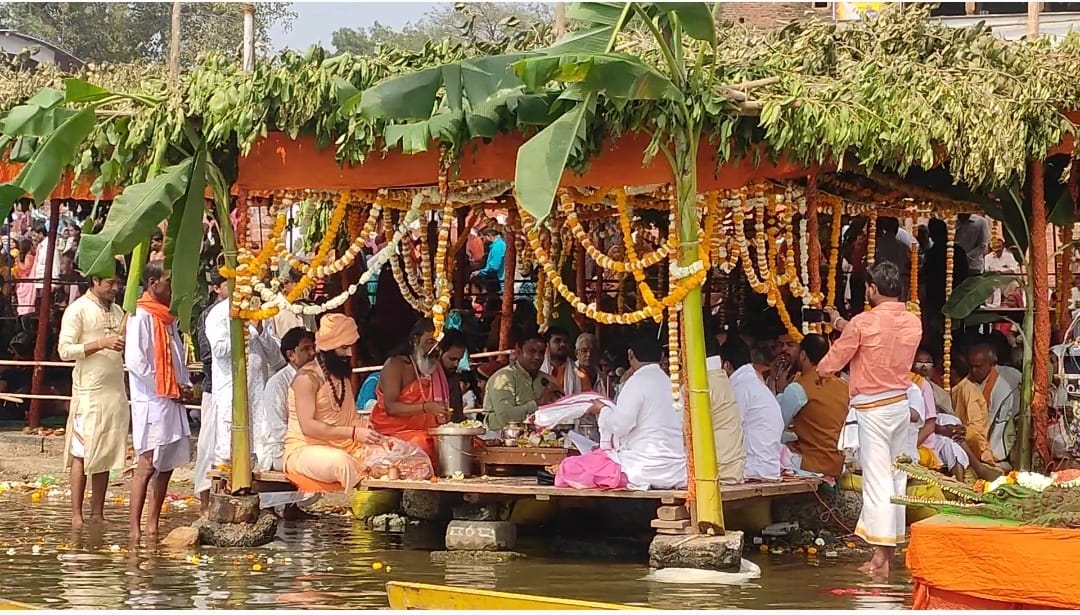  नेमावर मे नर्मदा तट पर नर्मदा जन्मोत्सव