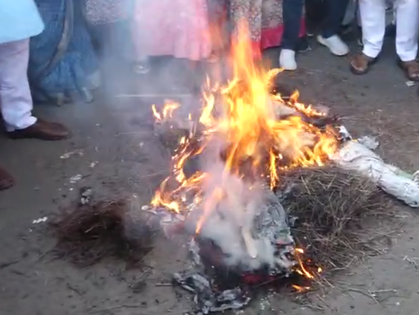 भाजपा ने किया ममता सरकार का पुतला दहन 