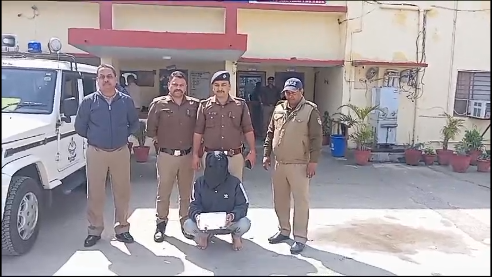 कब्रिस्तान के पास से गिरफ्तार कुख्यात  