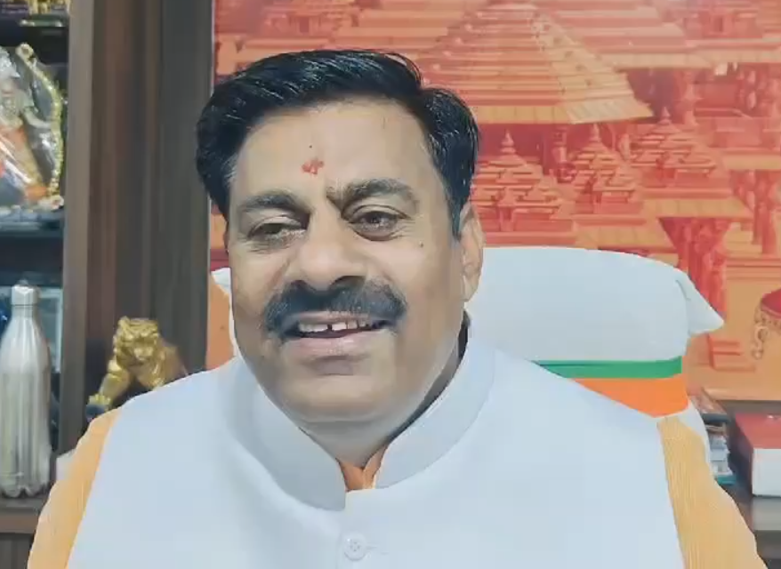 भाजपाई अपने को मानते है मोदी परिवार 