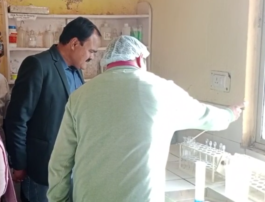 दुग्ध संघ प्लांट का औचक निरीक्षण 