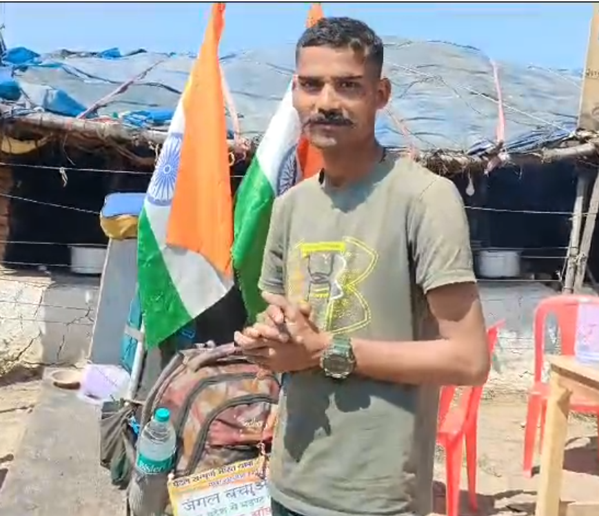  पुलिसवालों ने की युवक के साथ मारपीट  