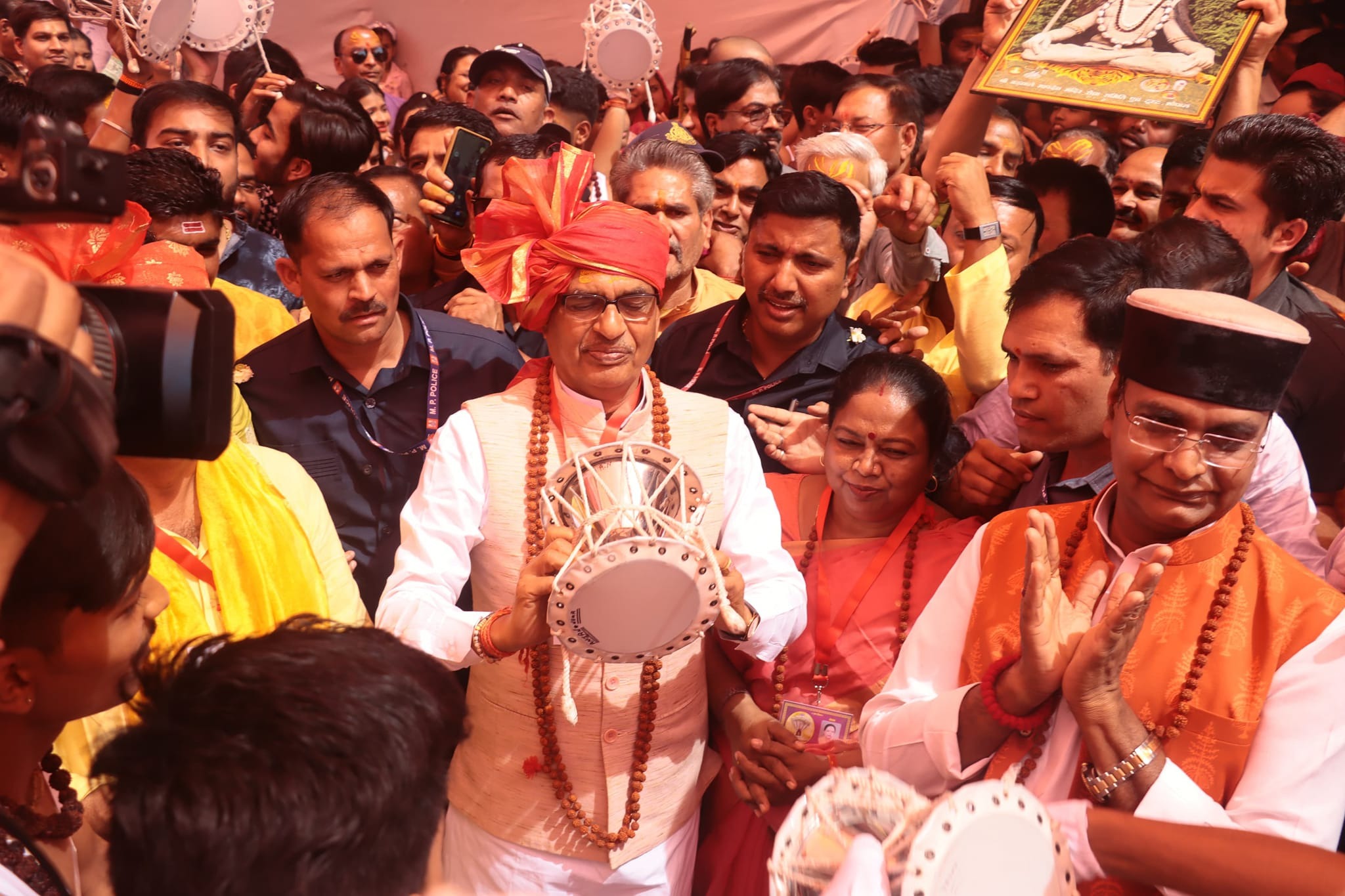 बढ़वाले मंदिर में शिवराज ने मनाई शिवरात्रि 