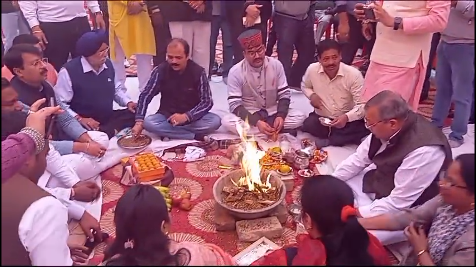 चुनाव को लेकर भाजपाई भक्ति में लीन   