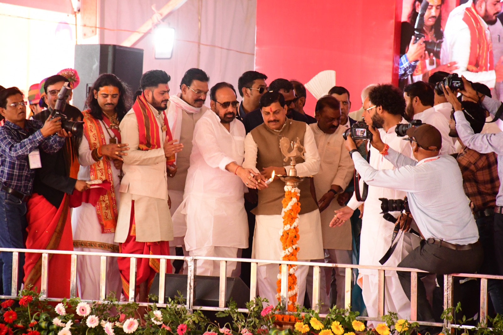 विद्यासागर जी  के नाम से आयुर्वेदिक मेडिकल कॉलेज 