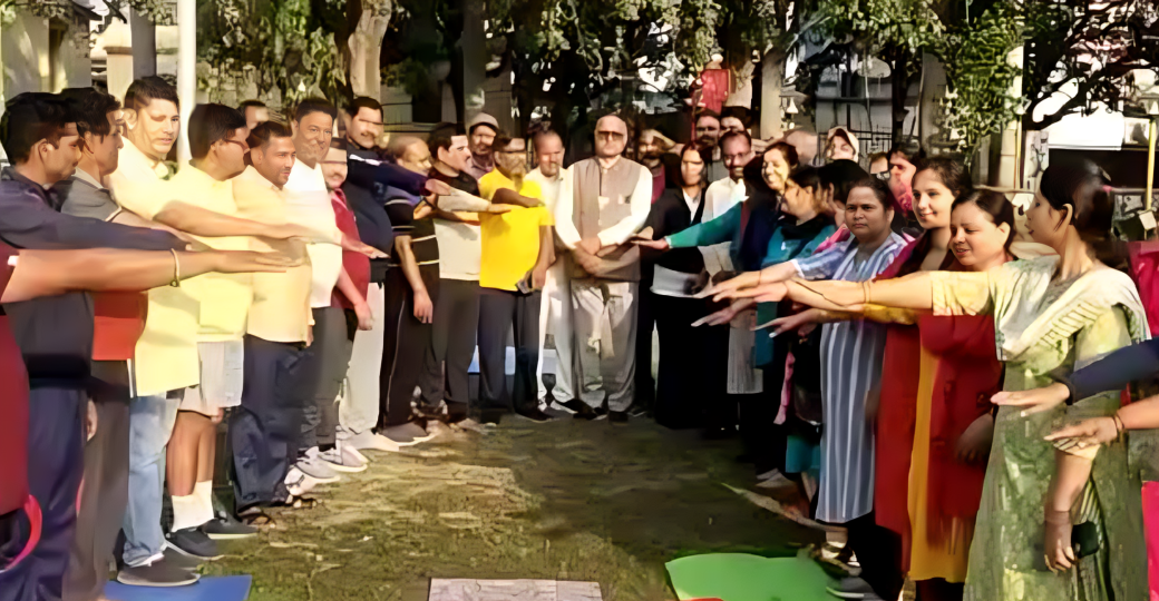  योग कर्मियों के बीच पहुंचे भजपा प्रत्याशी 