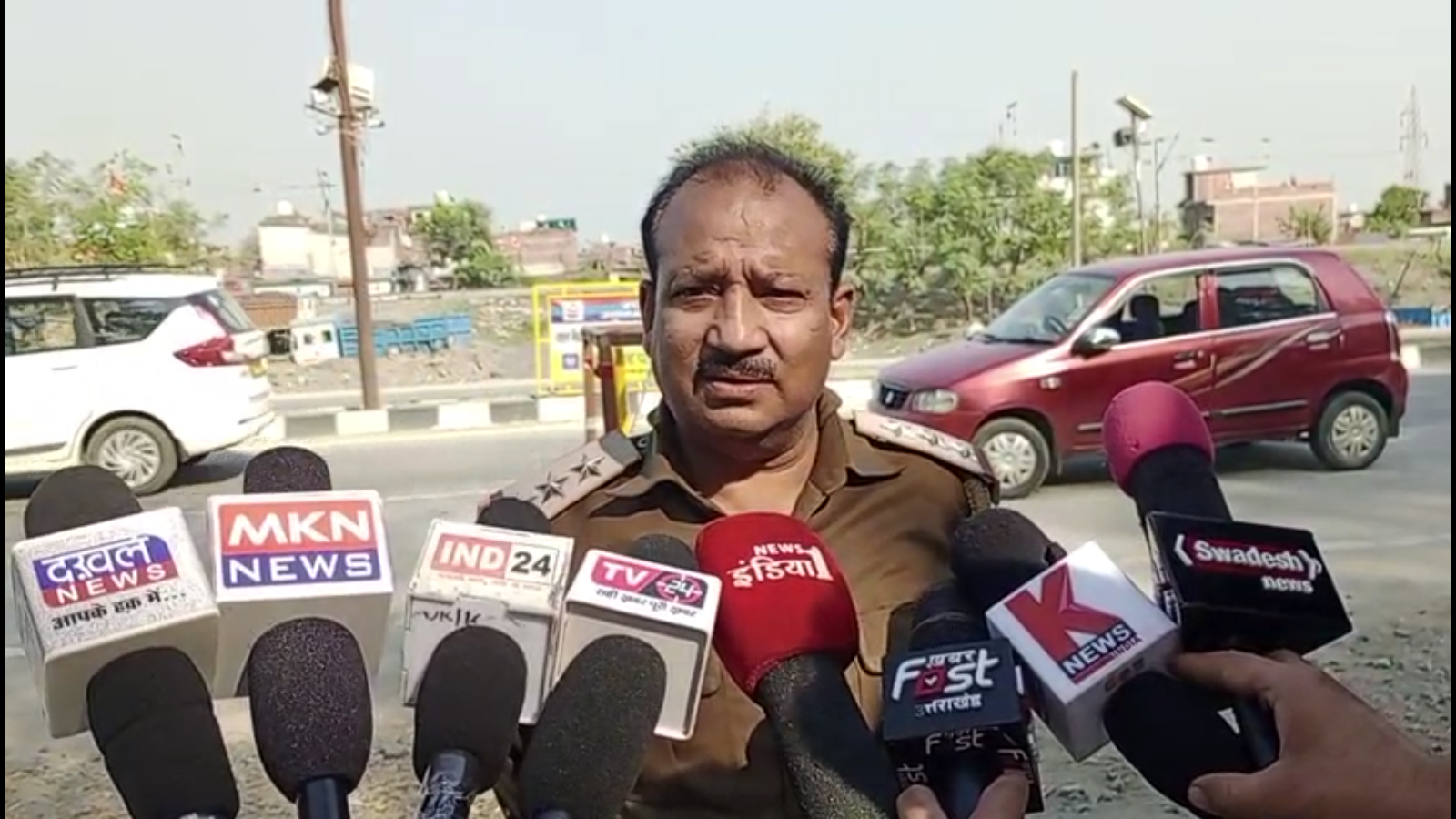 लालकुआँ सीमा पर चलाया चेकिंग अभियान 