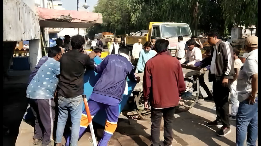 अतिक्रमणकारियों के खिलाफ एक्शन